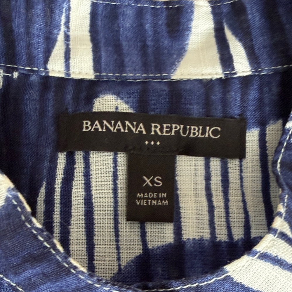 Banana Republic Blue & White Design Adorable Button-Up Top - Boxy & Fun XS ❤️ - Picture 7 of 8